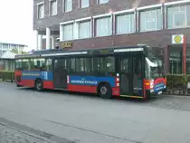 Mercedes-Benz O 405 N (Niederflur-Stadtversion) auf der Linie 494 nach Harksheide Schulweg am U-Bahnhof Norderstedt Mitte.