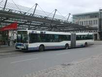 Mercedes-Benz O 405 N (Niederflur-Stadtversion) auf der Linie 6 nach Flughafen Blankensee am ZOB/Hauptbahnhof.
