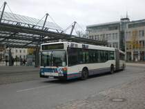 Mercedes-Benz O 405 N (Niederflur-Stadtversion) auf der Linie 5 nach Oberb�ssauer Weg am ZOB/Hauptbahnhof.
