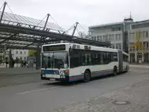 Mercedes-Benz O 405 N (Niederflur-Stadtversion) auf der Linie 5 nach Oberb�ssauer Weg am ZOB/Hauptbahnhof.
