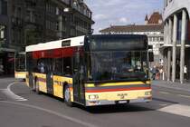 STI Bus BE 577098 mit der Betriebsnummer 98 f�hrt am Bahnhof Thun auf seine Haltestelle der Linie 4. Die Aufnahme stammt vom 01.10.2008.