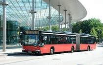 VHH 0102 (HH Z 8410) mit der Linie 120 nach Geesthacht am ZOB Hamburg HBF.
Juni 2006