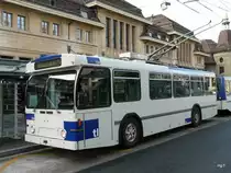 TL - FBW Trolleybus Nr.724 unterwegs auf der Linie 1 bei der Haltestelle vor dem Bahnhof in Lausanne am 08.11.2009