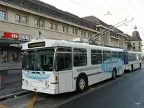 TL - FBW Trolleybus Nr.732 unterwegs auf der Linie 1 bei der Haltestelle vor dem Bahnhof in Lausanne am 08.11.2009