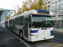TL - FBW Trolleybus Nr.732 unterwegs auf der Linie 21  bei der Haltestelle vor dem Bahnhof in Lausanne am 08.11.2009