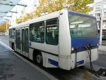 TL - Hess-Trolleybusanhnger Nr.918 unterwegs auf der Linie 1 bei der Haltestelle vor dem Bahnhof in Lausanne am 08.11.2009