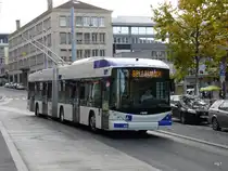 TL - Hess-Swissrolleybus BGT-N2C Nr.831 unterwegs auf der Linie 3 bei denn Haltestellen vor dem Bahnhof in Lausanne am 08.11.2009
