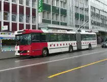 tpf - Volvo-Hess Trolleybus Nr.511  FR 300416 unterwegs auf der Linie 2 in der Stadt Fribourg am 09.11.2009