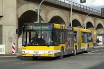 MVG 016 (MH VG 216) mit MVG Eigenwerbung unterwegs auf der Bahnstr. mit der Linie 133 zur Saarner Kuppe.
28.3.2008