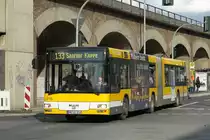 MVG 016 (MH VG 216) mit MVG Eigenwerbung unterwegs auf der Bahnstr. mit der Linie 133 zur Saarner Kuppe.
28.3.2008