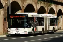 MVG 019 (MH VG 219) mit Werbung fr die Malerfirma Pogge unterwegs auf der Bahnstr. mit der Linie 133 zur Saarner Kuppe.
9.9.2009 