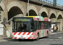 MVG 051 (MH VG 151) mit Werbung fr 200 Jahre Mlheim an der Ruhr.
Hier ist der Wagen auf der Bahnstr. unterwegs mit der Linie 151 nach Essen Kettwig.
2.3.2008