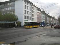 Eigetnlich h�tte um diese Zeit der neue Steiger MAN Lion's City fahren m�ssen. Dieser befindet sich aber bei Stadtbus Winterthur, wo ihm das Fahrgastz�hlsystem eingebaut wird. In diesem Umlauf f�hrt nun der Setra Nr. 060, der nun das dienst�lteste Fahrzeug von PU Steiger und wurde zur Reserve degradiert. Er f�hrt aber weiterhin am Wochenende auf der Nachtbuslinie N68, weil er bis anhin das einzige Fahrzeug von Steiger mit Video�berwachung ist. Hier durchf�hrt am 12.11.09 der 060 ohne Halt die Hst. Stadthaus.