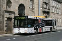 MVG 057 (MH VH 157) mit Werbung f�r Malermeister Pogge am Rathaus in M�lheim.
18.5.2008 