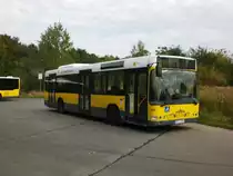 Volvo V7000 als SEV fr die Straenbahnlinie M4 zwischen zwischen den Haltestellen Hohenschnhausen Prerower Platz und Weiensee Sulzfelder Strae an der Haltestelle Weiensee Stadion Buschallee/Hansastrae.