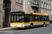 MVG 090 (MH VG 190) mit dem E Bus Zum Fliedner Werk �ber den Linienweg der Linie 752.
Hier aufgenommen vor den Rathaus M�lheim am 19.5.2008