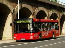 MVG 094 (MH VG 194) mit Werbung f�rs Einkaufscenter Forum.
Am 8.9.2008 fuhr der Wagen die Linie 151 nach Essen Kettwig.
Aufgenommen auf der Bahnstr. in M�lheim.