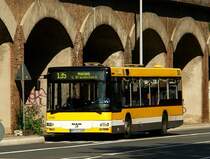 MVG 098 (MH VG 198) auf der Bahnstr. mit der Linie 135 zum Hafen am 8.9.2008.