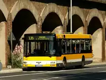MVG 098 (MH VG 198) auf der Bahnstr. mit der Linie 135 zum Hafen am 8.9.2008.