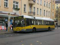 Volvo V7000 auf der Linie 256 nach Siedlung Wartenberg am S+U Bahnhof Lichtenberg/Siegfriedrstrae.