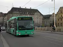 Ein neuer Citaro mit der Betriebsnummer 718 �berquert die Mittlere Rheinbr�cke Richtung Rheingasse. Die Aufnahme stammt vom 21.11.2009.