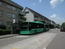 Mercedes Citaro der BVB mit der Betriebsnummer 717 bedient die Haltestelle Niederholz Bahnhof auf der Linie 31. Die Aufnahme entstand am 20.07.2009.