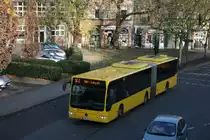 EVAG 4663 (EVG 4663) mit der Linie 147 zur Grimbergstr.
Aufgenommen an am Viehover Platz in Essen.
20.11.2009