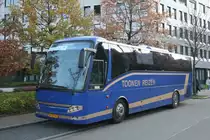 Toonen Reizen (BR BT 90) f�hrt als Pendelbus zwischen den Universit�ten Nijmegen und Essen.
Aufgenomen auf der Mittelstr. in Essen am 20.11.2009.
