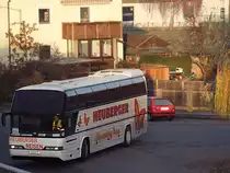 NEOPLAN erreicht im Schienenersatzverkehr f�r D966 den Bahnhofvorplatz von Ried i.I.;091122