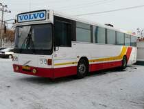 Diese Volvo war aus der russischen Stadt Omsk nach Kokshetau gekommen und stand hier am 15.11.2009 auf den Busbahnhof.