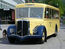 Olteimer Berna Bus Nr 8 / SO 128 821 der Stadtwerke Olten anl�sslich des Tages der Offen T�r bei der SBB Werkst�tte in Olten am 26.08.2006 beim Pendelbetrieb zwischen Werkst�tte und der Stadt Olten