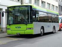 bls / Scania - Hess  Bus BE 165 638 der Firma Busland in den neuen bls Hausfarben und mit dem Wappen der Stadt Burgdorf bei der Bushaltestelle neben dem SBB Bahnhof in Burgdorf am 12.07.2007