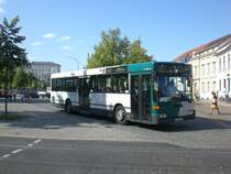 Mercedes-Benz O 405 N (Niederflur-Stadtversion) auf der Linie 692 nach Nedlitz Weier See an der Haltestelle Luisenplatz-Sd/Park Sanssouci.