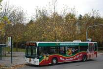 Ein der 3 Citaro Solo Busse wo wir 2009 bekommen haben. Und schon mit Werbung.