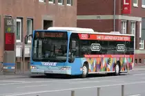 Bils 29 (WAF PA 402) mit Werbung f�r R�t�.
Hier an der Eisenbahnstr. mit der Linie 4.
27.6.2009