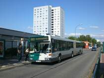 Mercedes-Benz O 405 N (Niederflur-Stadtversion) auf der Linie 693 nach Hermannswerder Ksselstrae an der Haltestelle Am Stern Johannes-Kepler-Platz.
