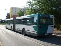 Mercedes-Benz O 405 N (Niederflur-Stadtversion) auf der Linie 693 nach Hermannswerder Ksselstrae an der Haltestelle Am Stern Johannes-Kepler-Platz.
