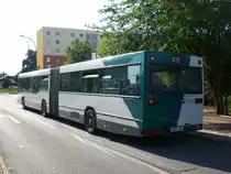 Mercedes-Benz O 405 N (Niederflur-Stadtversion) auf der Linie 693 nach Hermannswerder K�sselstra�e an der Haltestelle Am Stern Johannes-Kepler-Platz.
