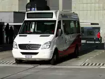 RVBW - Mercedes Kleinbus Nr.15  AG 226219 bei der Bushaltestelle vor dem Bahnhof in Baden am 20.11.2009