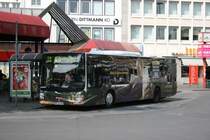 SWB 0701 (BN SW 4213) mit Werbung fr die Lufthansa.
Aufgenommen mit der Linie SB60 zum Flughafen Kln/Bonn am 28.6.2009 vor dem HBF Bonn.