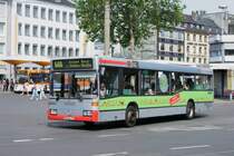 SWB 9905 (BN SW 4159) mit der Linie 608 zum Brser Berg.
Der Wagen wirbt fr den Grten Flohmarkt Deutschlands im Freizeitpark Rheinaue.
28.6.2009