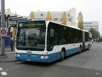 VBZ - Mercedes Citaro Nr.32  ZH 738032 unterwegs auf der Linie 303 bei den Haltestellen vor dem Bahnhof Dietikon am 20.11.2009
