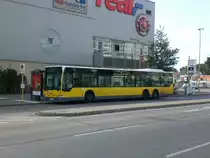 Mercedes-Benz O 530 I (Citaro) auf der Linie 256 nach S+U Bahnhof Lichtenberg an der Haltestelle Hohensch�nhausen Hansastra�e/Malchower Weg.