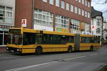 EVAG 3808 (E YX 370) mit der Linie 184 nach Hrsterfeld .
Aufgenommen am 25.22.2009 an der Haltestelle Ahrfeldstr. in Essen Steele.