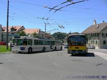 FBW/Hess Trolley mit Anh�nger trifft auf NAW/R&J Postauto. An der Station �palinges.