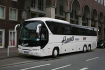 Hannes Reisen GT A 8020 vor dem HDT in Essen am 25.11.2009.