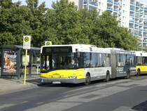 Solaris Urbino auf der Linie X54 nach S+U Bahnhof Pankow an der Haltestelle Marzahn Jan-Petersen-Strae.