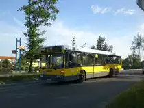 Mercedes-Benz O 405 N (Niederflur-Stadtversion) auf der Linie 117 nach Stahnsdorf Waldsch�nke am S-Bahnhof Teltow Stadt.