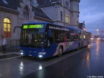VZO Nr. 108 (Mercedes CitaroII O530G) beim Bhf. Rapperswil. Die CitaroII mit TFL sind so programmiert, dass wenn der Motor luft, aber das Licht ausgeschaltet ist, das TFL automatisch kommt. Da der Chauffeur beim Wagen 108 bei der Ankunft in Rapperswil das Licht vor dem Motor ausgeschaltet hat, kamen die weissen LED-TFL sehr gut zur Geltung. Fahren mit dieser Beleuchtung ist bei einsetzender Dmmerung nicht erlaubt, da andere Verkehrsteilnehmer zu sehr geblendet werden.