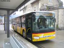 Setra S416NF SG 304 011 (Regie Uznach) beim Bhf. Uznach am 26.11.09. Im Gegensatz zu den normalen S415NF drfen diese 13m langen Setras weiterhin von Postauto beschafft werden, da sie als Spezialfahrzeuge klassiert sind. Die Regie Uznach nutzte dieses Hintertrchen und stellte Anfangs 2009 3 solcher Setras in Betrieb, und ein weiterer S416NF wurde auf Ende 2010 bestellt.